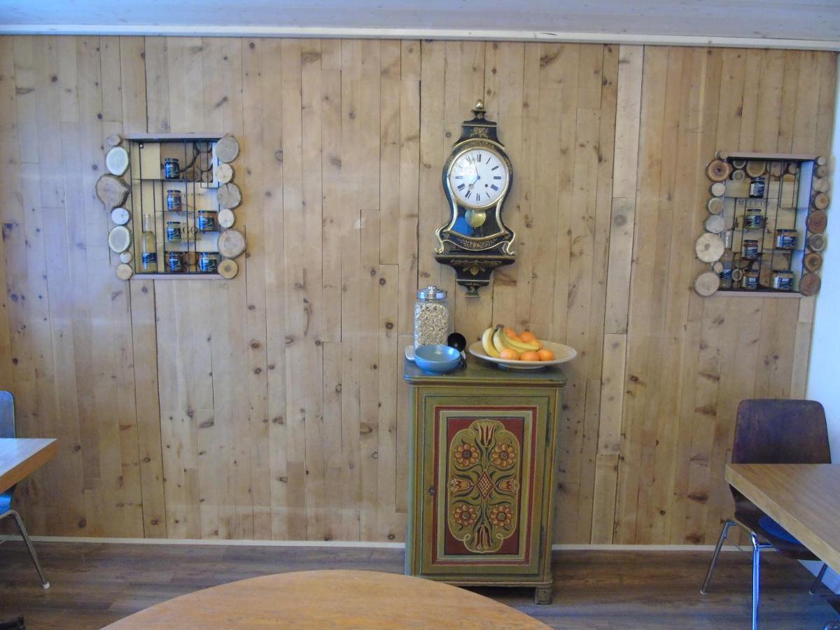 Room's chez BeNi Grächen Buitenkant foto