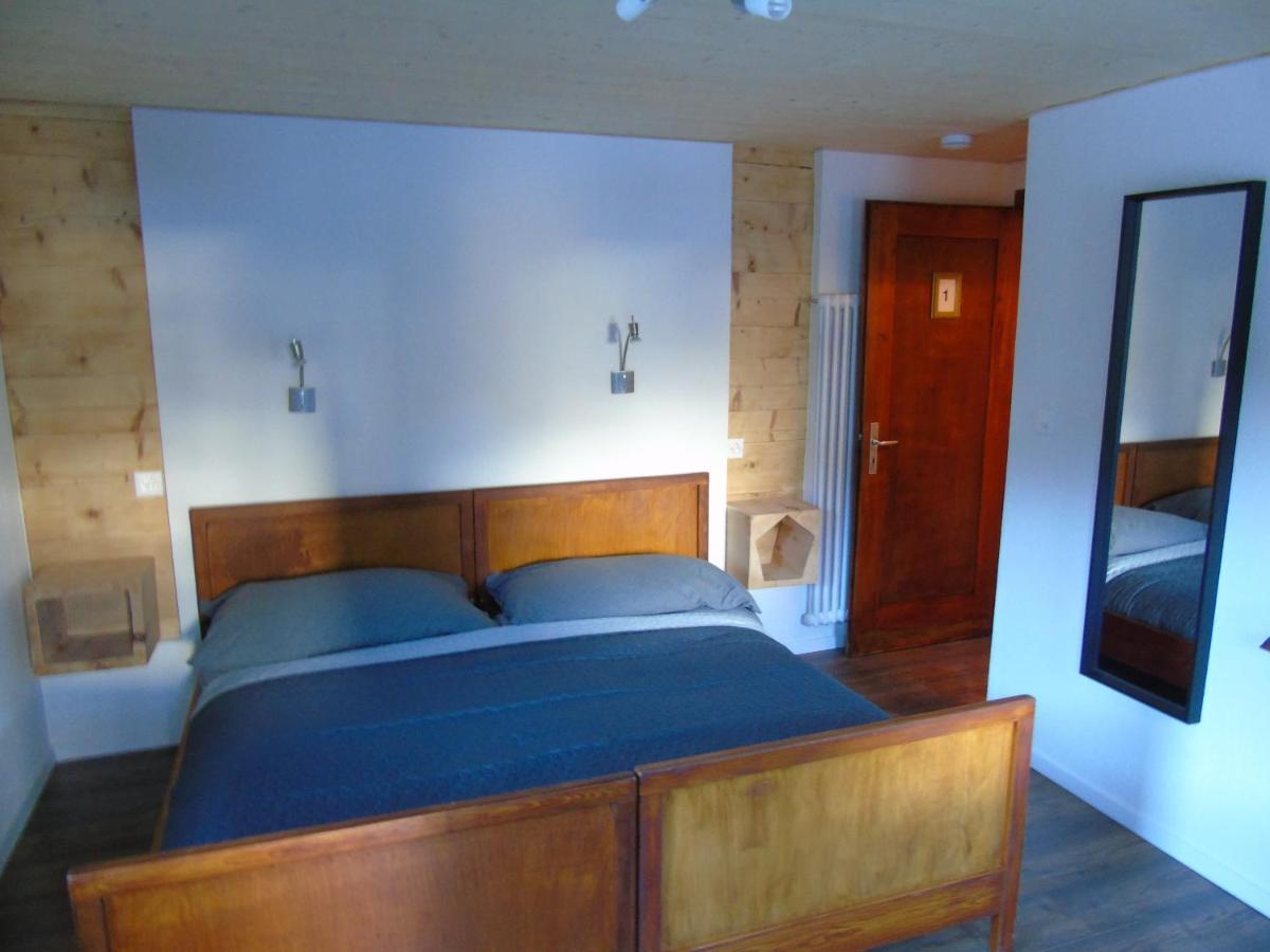 Room's chez BeNi Grächen Buitenkant foto